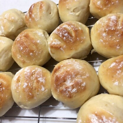 砂糖のかわりに蜂蜜がいいアクセントで 焼きたてのパンから 蜂蜜のほのかな香りがして 味も最高でした♪
またリピします(๑˃͈꒵˂͈๑)